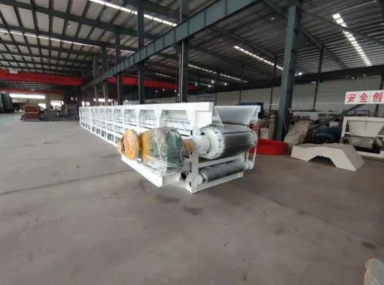 Chain Plate Box Feeder with 4500mm Center Distance 1175mm Chain Track and 6200kg Weight for Clay Brick Raw Materials