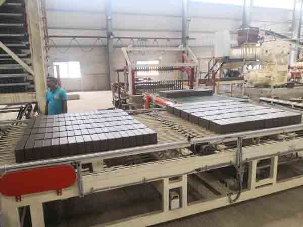 Mud Clay Brick Making Machine Production Line 2.5 ~ 2.8MPa Extruding ...