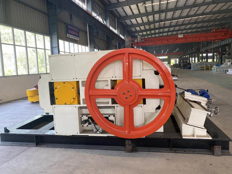 Raw Material Mine Double Roller Crusher Machine For Clay Brick ...