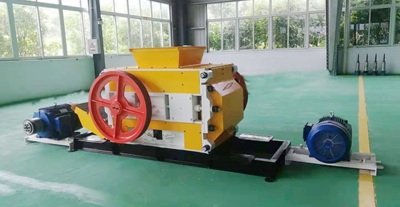 Fine Mill Roll Crusher Machine 30 - 50t/h Production capacity For Brick Making