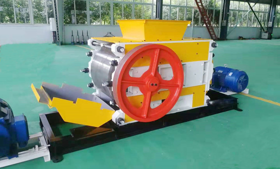 Manganese Steel Refine Roller Crusher Machine Output Diameter 0 - 3mm