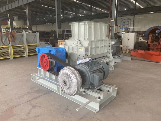 BBT AC Motor Double Toothed Roller Crusher 30 - 45m³/h Capacity