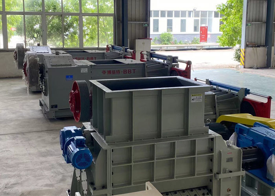 Double Tooth Roller Crusher Machine Full Automatic For Tunnel Kiln Plant
