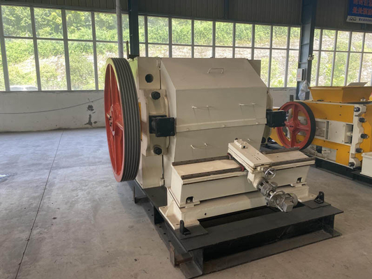 Raw Material Mine Double Roller Crusher Machine For Clay Brick Production Line