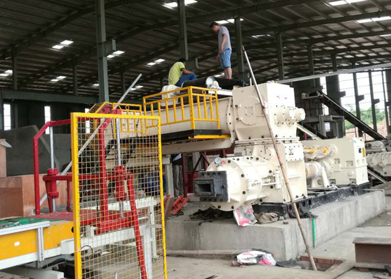 Vacuum extruder in clay brick making factory moulding extruding machinery