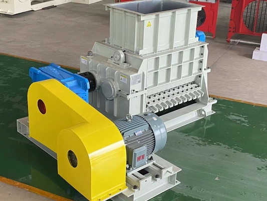 Automated red Soil Interlocking Brick Machine / Double Toothed Roller Crusher